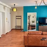 Mabu Homes - Mitten In